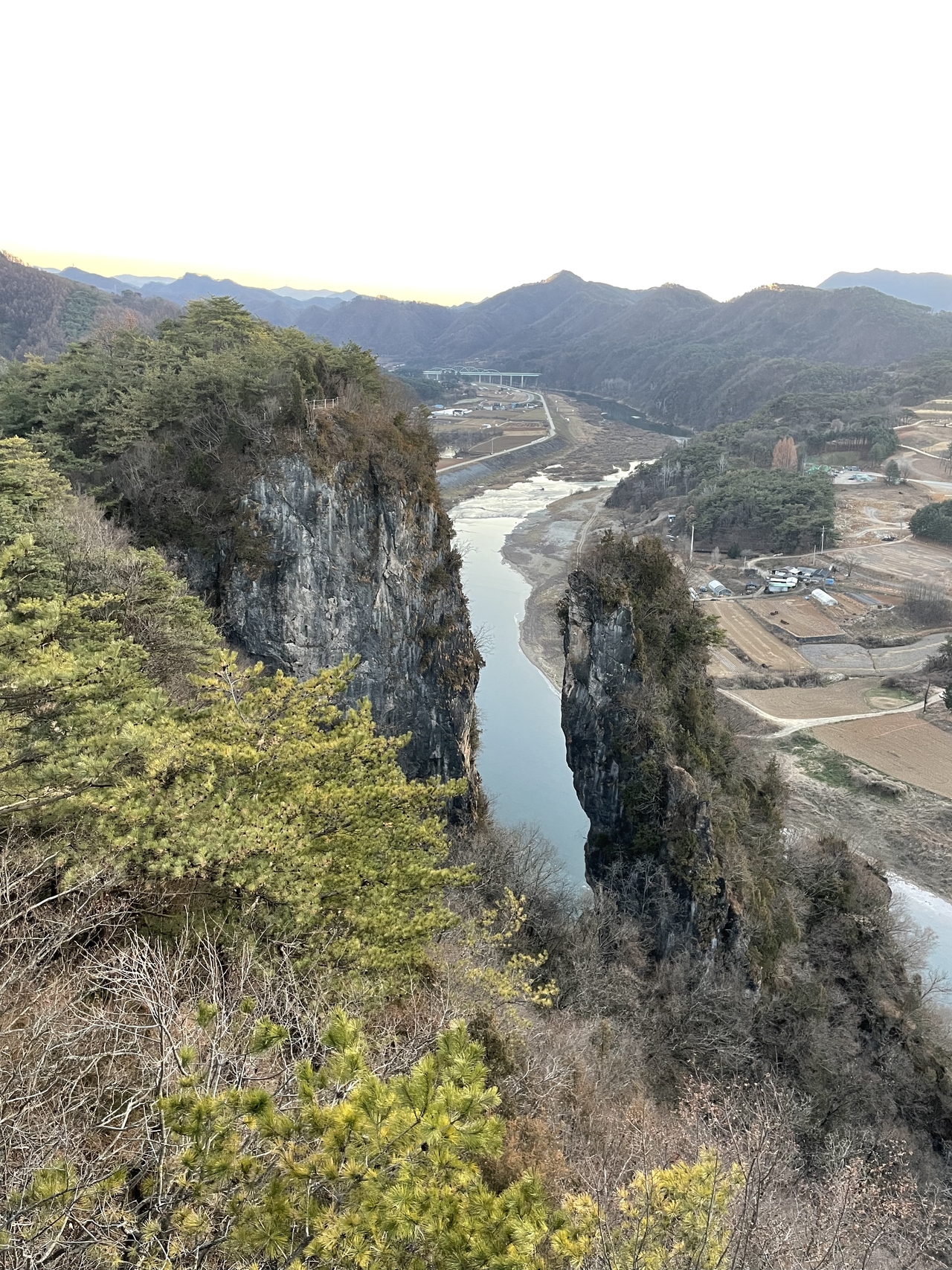Seondol Rock Pillar (Hong Yoo/ The Korea Herald)