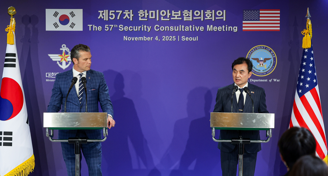 Defense Minister Ahn Gyu-back and US Defense Secretary Pete Hegseth answer reporters' questions during the joint press conference following the 57th Security Consultative Meeting in Seoul on Nov. 4. (Newsis)