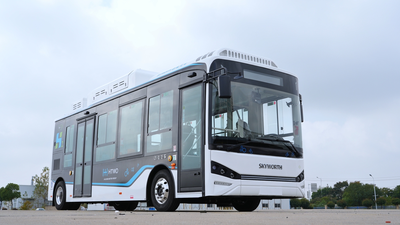 An 8.5-meter hydrogen electric bus co-developed by HTWO Guangzhou and Kaiwo Group (Hyundai Motor Group)