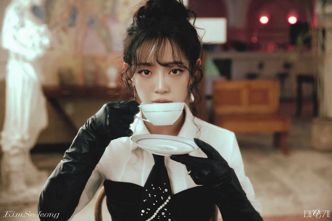 <사진설명: 김세정 싱글 앨범 ‘태양계’ 콘셉트 포토 ‘Atelier’ 이미지 (사진제공: 젤리피쉬엔터테인먼트)>