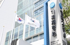 Finance minister holds emergency inter-agency meeting over FX market volatility