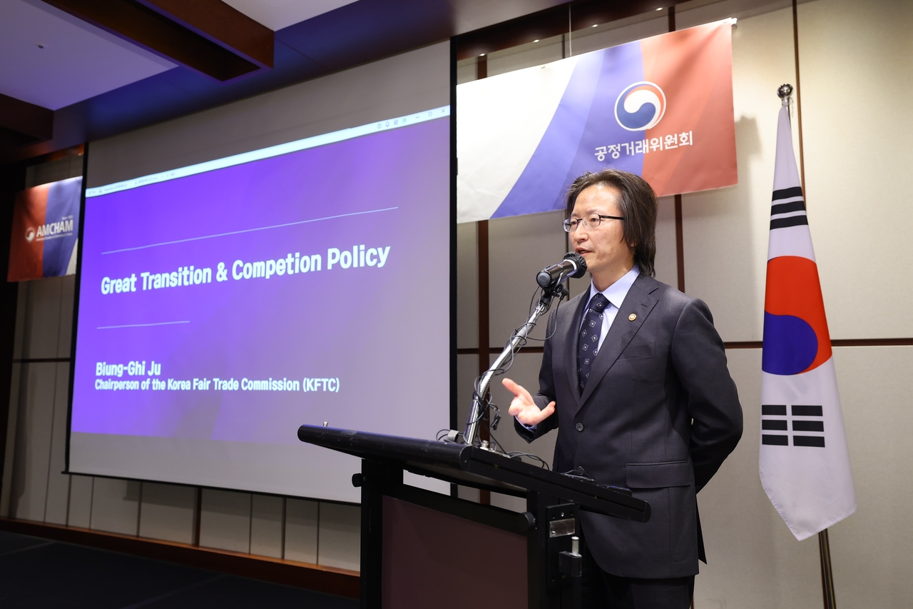 Korea Fair Trade Commission Chair Ju Biung-ghi delivers a keynote presentation on the agency’s 2026 competition policy direction at a policy luncheon hosted on Monday in Seoul by the American Chamber of Commerce in Korea. (American Chamber of Commerce in Korea)