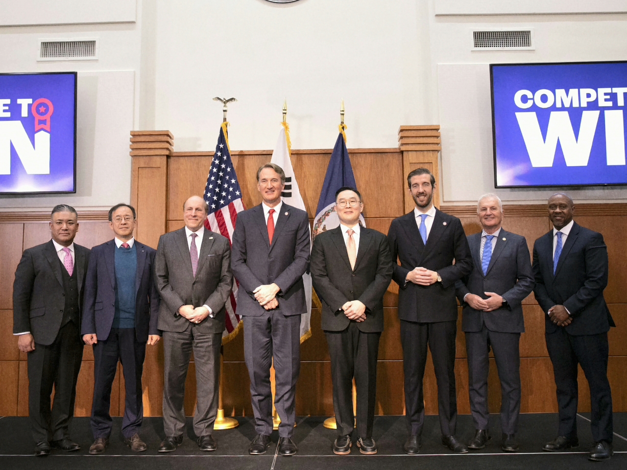 Virginia Governor Glenn Youngkin (center left), LS Cable & System CEO Koo Bon-kyu (center right), and state and company officials pose for a photo during an announcement of an investment in a rare-earth magnet plant in Chesapeake, Virginia, on Friday. (LS Cable & System)