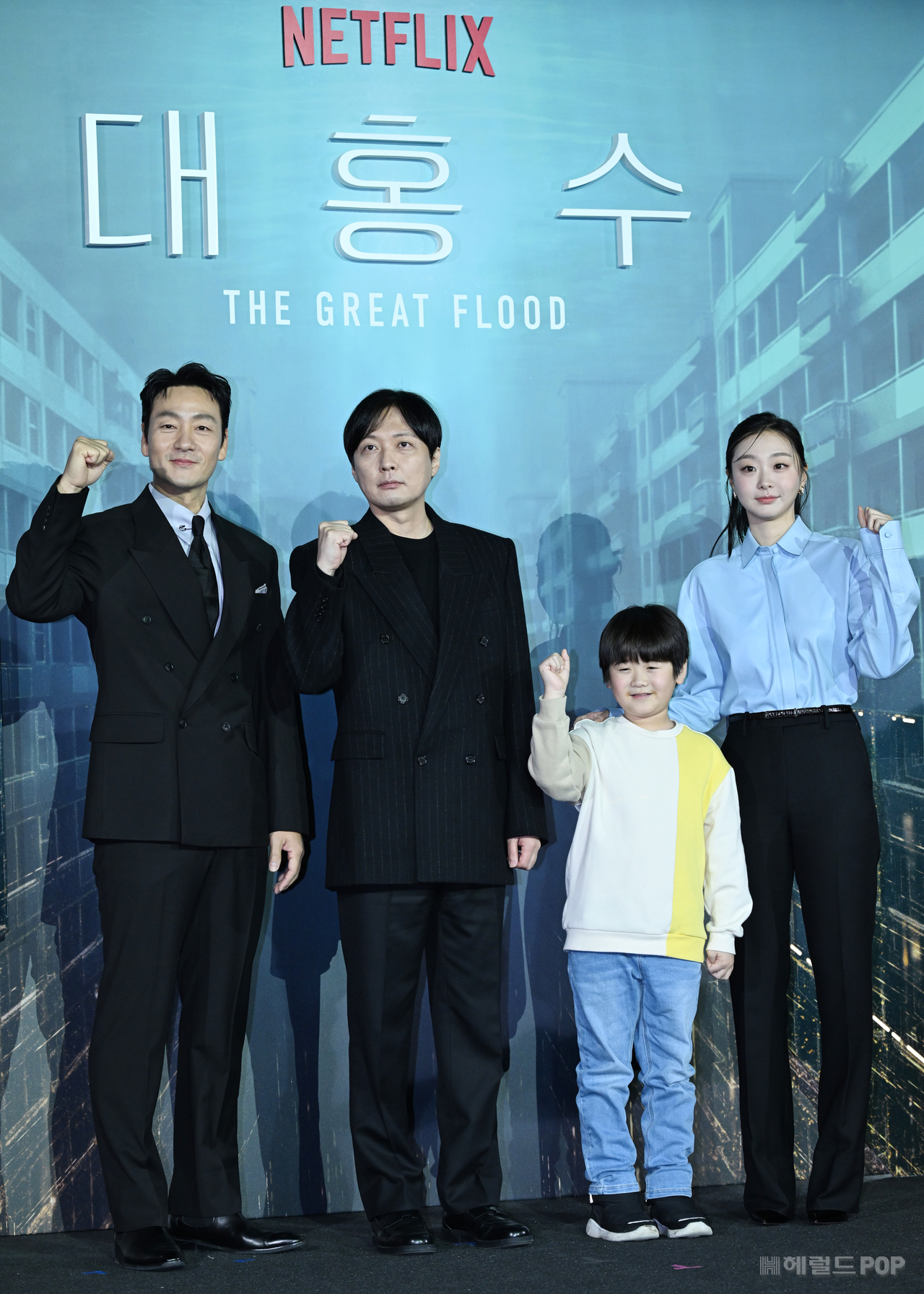 [헤럴드POP=윤병찬 기자] 넷플릭스 영화 ‘대홍수’ 제작발표회가 16일 오전 서울 CGV용산아이파크몰에서 열렸다. 이자리에는 배우 김다미, 박해수, 권은성 김병우 감독이 참석했다.