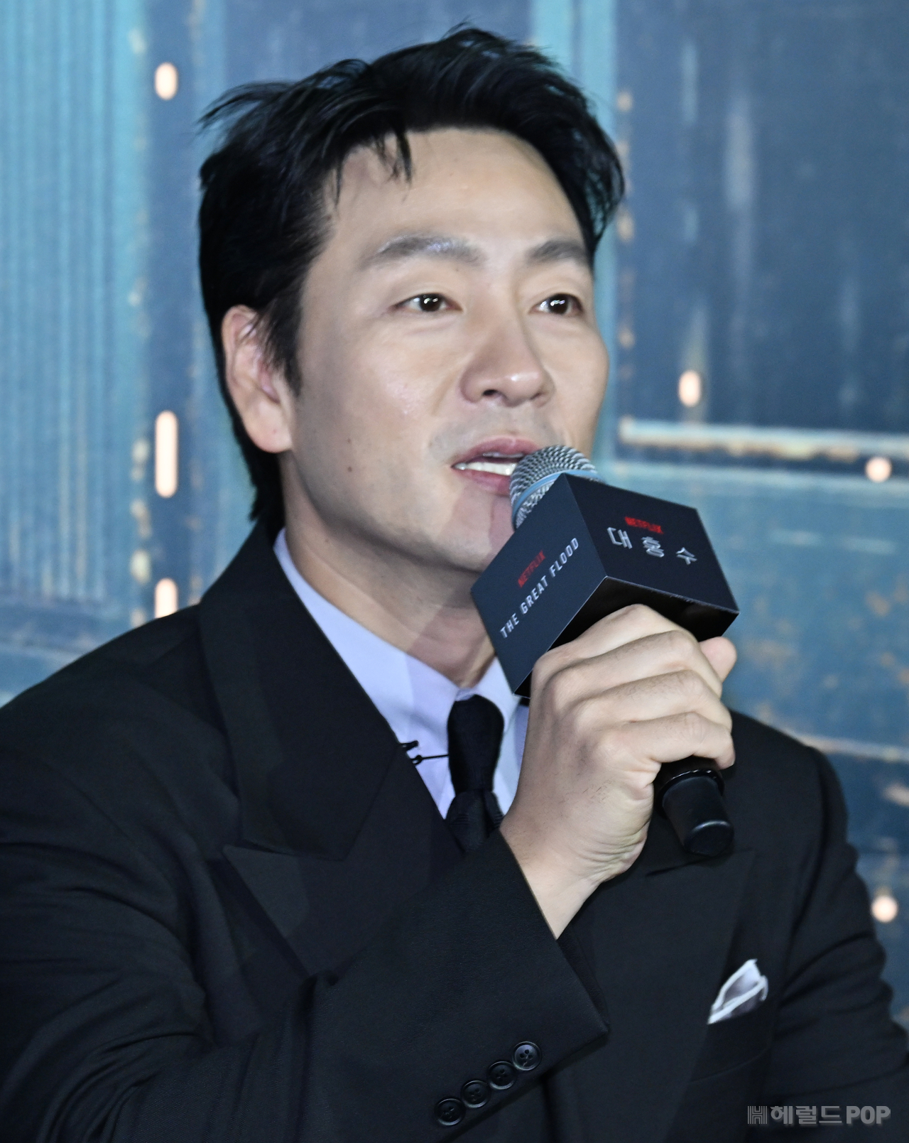 [헤럴드POP=윤병찬 기자] 넷플릭스 영화 ‘대홍수’ 제작발표회가 16일 오전 서울 CGV용산아이파크몰에서 열렸다. 이자리에는 배우 김다미, 박해수, 권은성 김병우 감독이 참석했다.