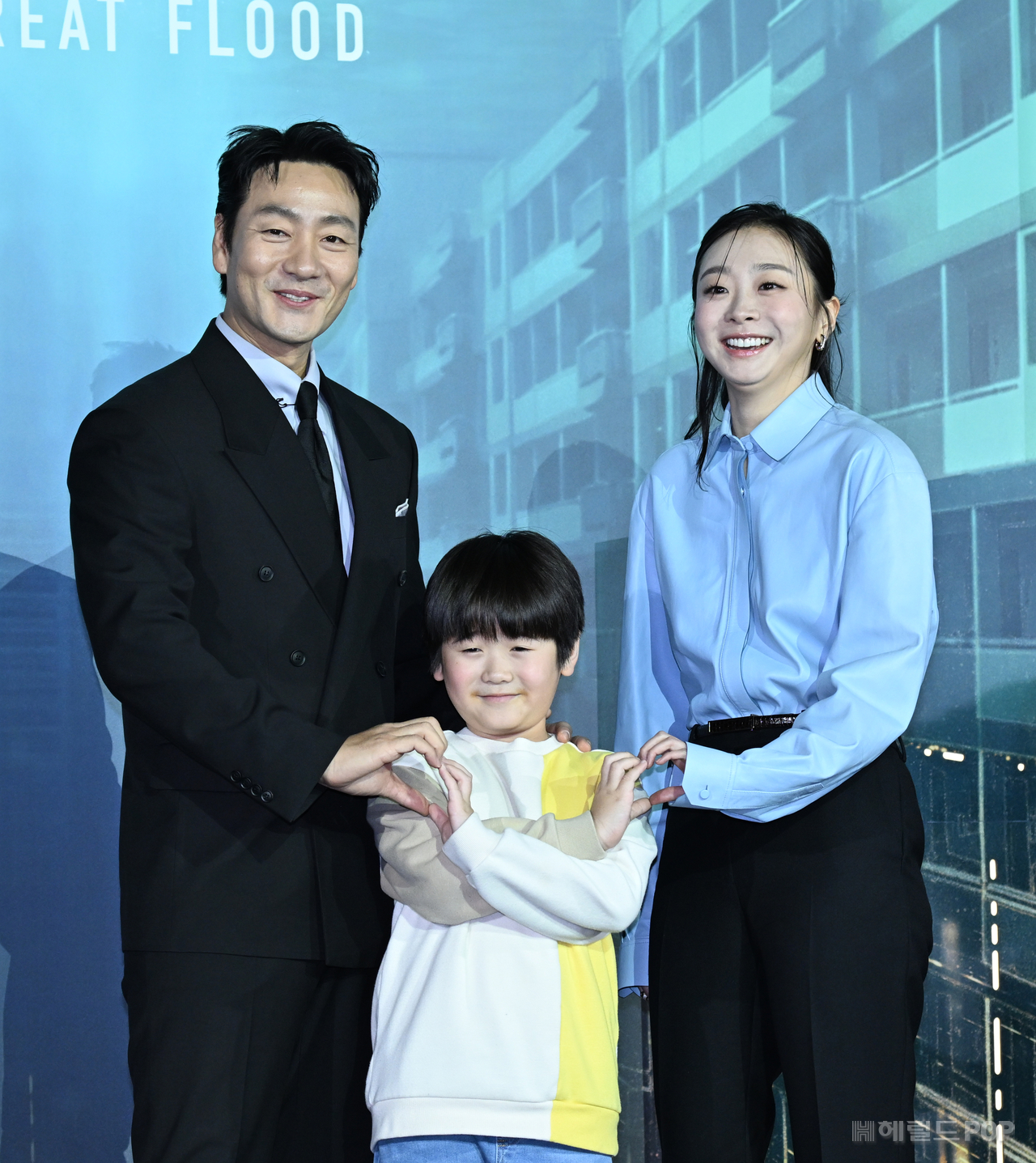 [헤럴드POP=윤병찬 기자] 넷플릭스 영화 ‘대홍수’ 제작발표회가 16일 오전 서울 CGV용산아이파크몰에서 열렸다. 이자리에는 배우 김다미, 박해수, 권은성 김병우 감독이 참석했다.