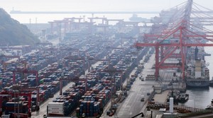 Govt. to invest 4.5 tr won in securing overseas logistics hubs for exporters