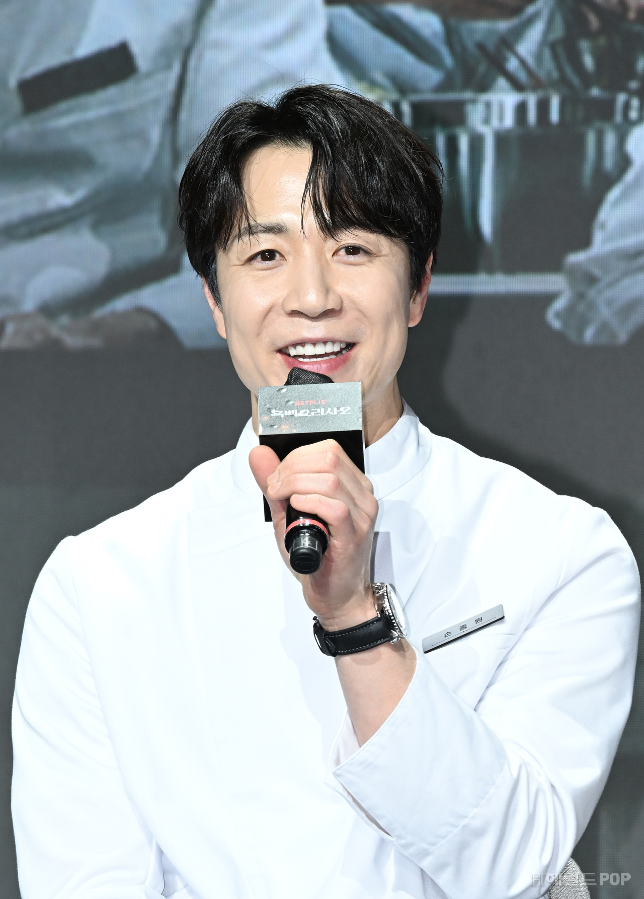 [헤럴드POP=윤병찬 기자] 넷플릭스 요리 경연 프로그램 ‘흑백요리사 2’ 제작발표회가 17일 오전 서울 JW메리어트 동대문에서 열렸다. 이자리에는 손종원, 정호영, 선재스님, 후덕죽, 프렌치 파파, 중식마녀, 술빚는 윤주모, 아기맹주 김학민, 김은지 감독이 참석했다.