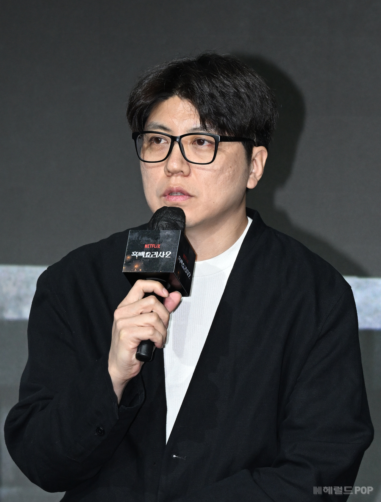[헤럴드POP=윤병찬 기자] 넷플릭스 요리 경연 프로그램 ‘흑백요리사 2’ 제작발표회가 17일 오전 서울 JW메리어트 동대문에서 열렸다. 이자리에는 손종원, 정호영, 선재스님, 후덕죽, 프렌치 파파, 중식마녀, 술빚는 윤주모, 아기맹주 김학민, 김은지 감독이 참석했다.