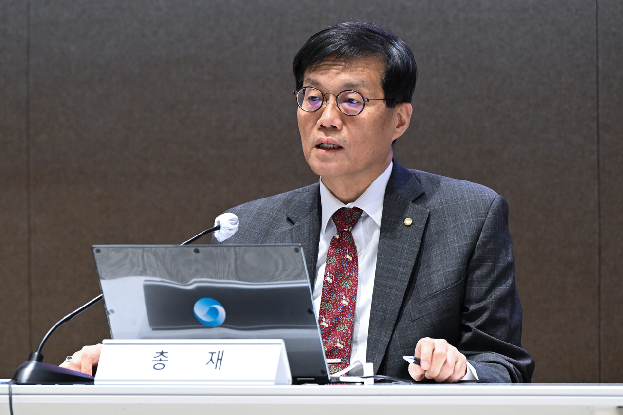 Bank of Korea Gov. Rhee Chang-yong speaks at a press briefing held at the central bank's headquarters in Seoul, Tuesday. (Im Se-jun/The Korea Herald)