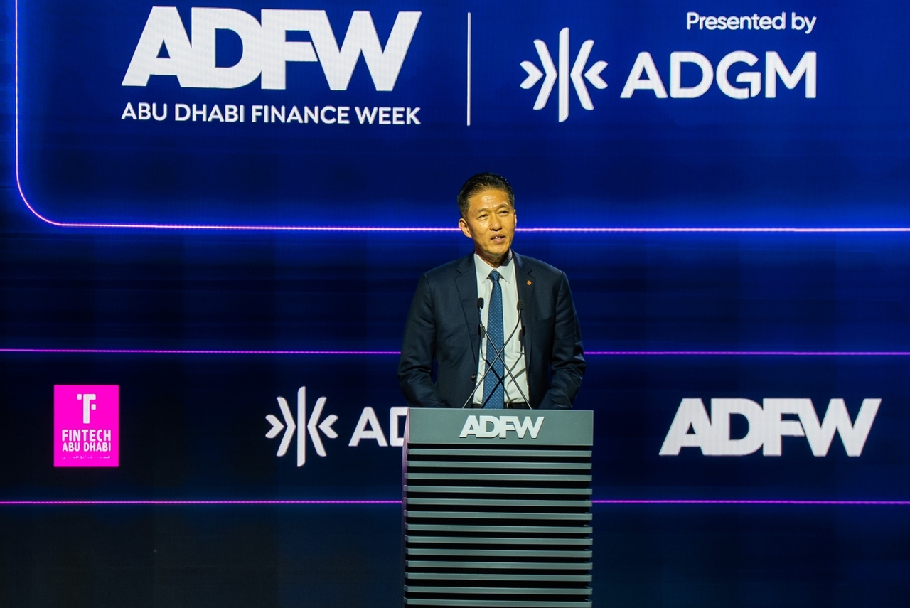 Hanwha Life Insurance Chief Global Business Officer Kim Dong-wook speaks at Abu Dhabi Finance Week in the United Arab Emirates on Dec. 10. (Hanwha Life Insurance)