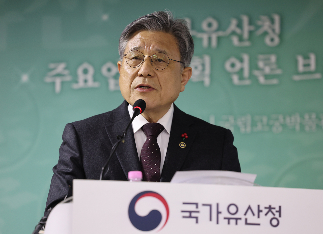 Huh Min, administrator of the Korea Heritage Service, speaks during a press briefing on the agency's key plans for 2026 at the National Palace Museum in Jongno-gu, Seoul, Wednesday. (Yonhap)