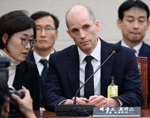 Coupang rebuked over founder's absence at data breach hearing