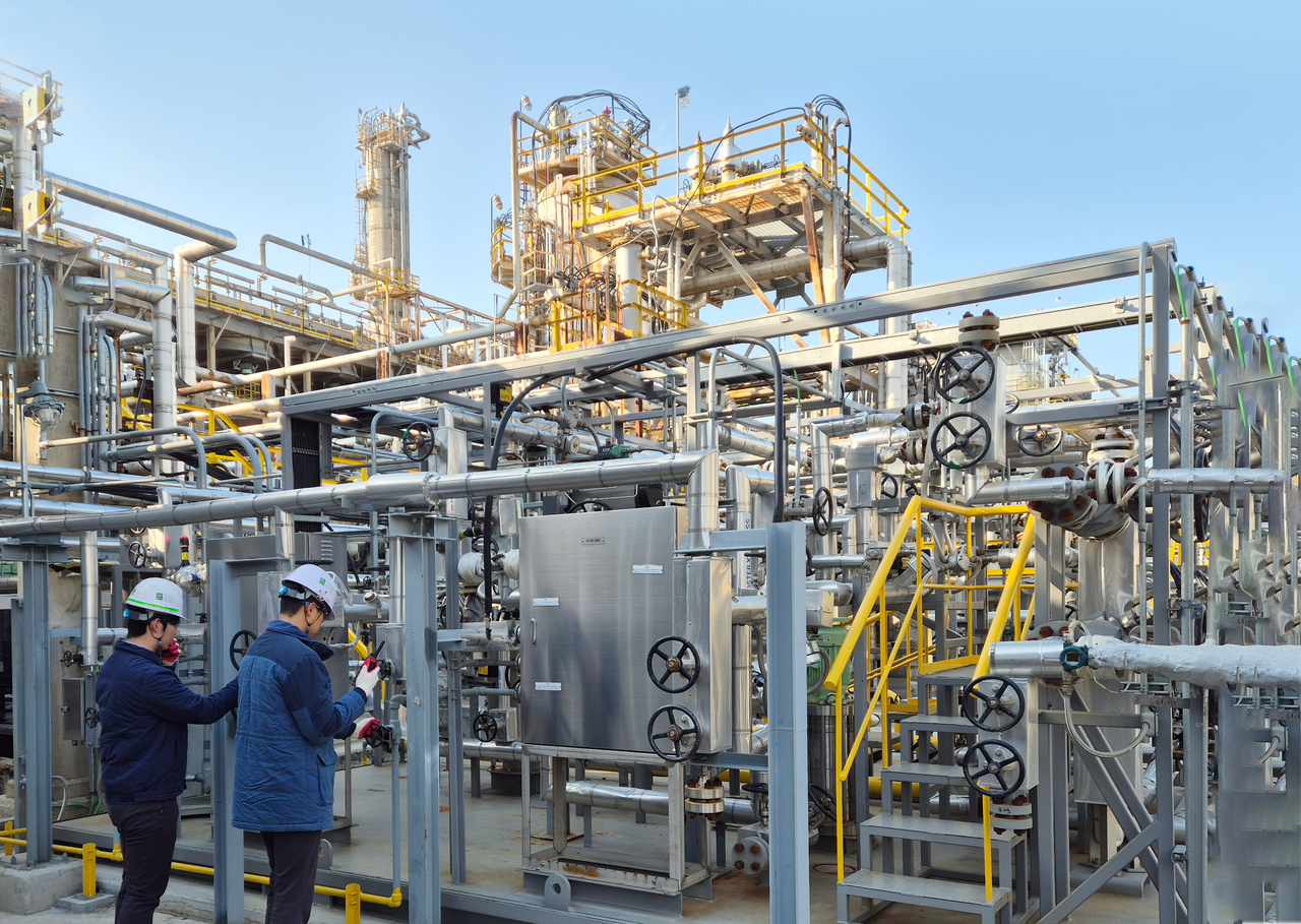 HD Hyundai Oilbank employees inspect equipment at the refiner's Daesan plant in Seosan, South Chungcheong Province. (HD Hyundai Oilbank)