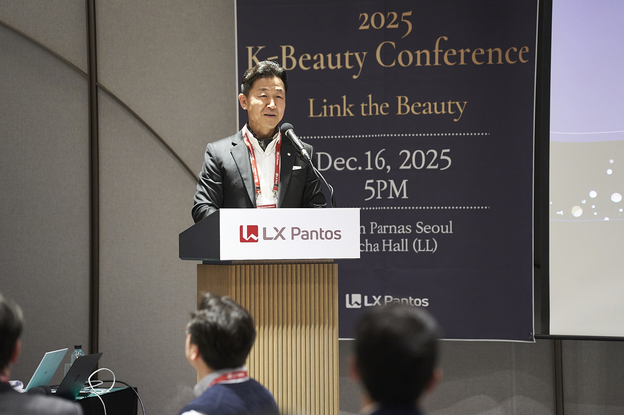 LX Pantos Global CEO Lee Yong-ho delivers a keynote speech during the K-Beauty Conference 2025 at a Seoul hotel on Tuesday. (LX Pantos)