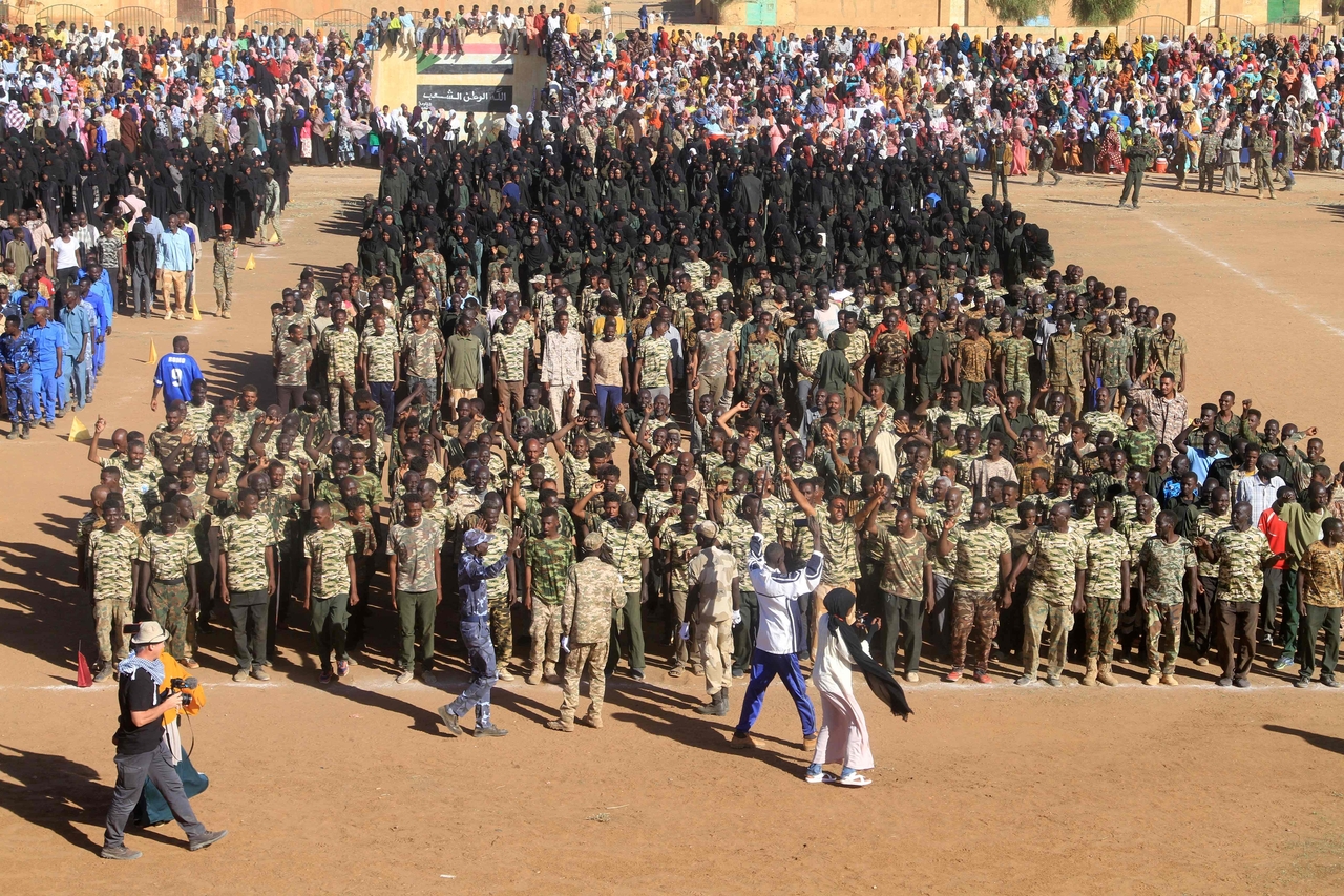 The authorities of the capital, Khartoum, are deploying thousands of soldiers after training in Sudan, Monday. (AFP-Yonhap)