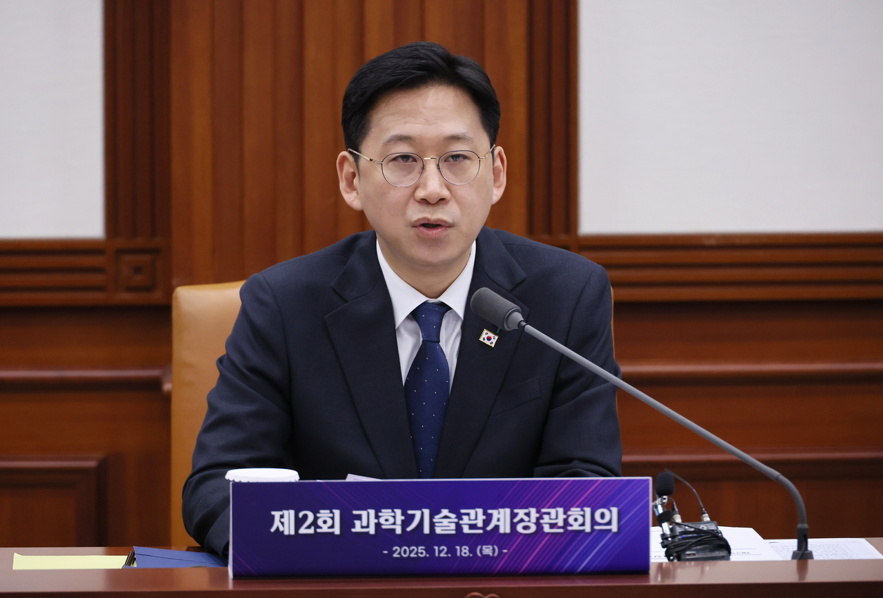 Science and ICT Minister Bae Kyung-hoon, who doubles as deputy prime minister for science affairs, speaks during a meeting of science and technology-related ministers at the government complex in Seoul on Thursday. (Yonhap)