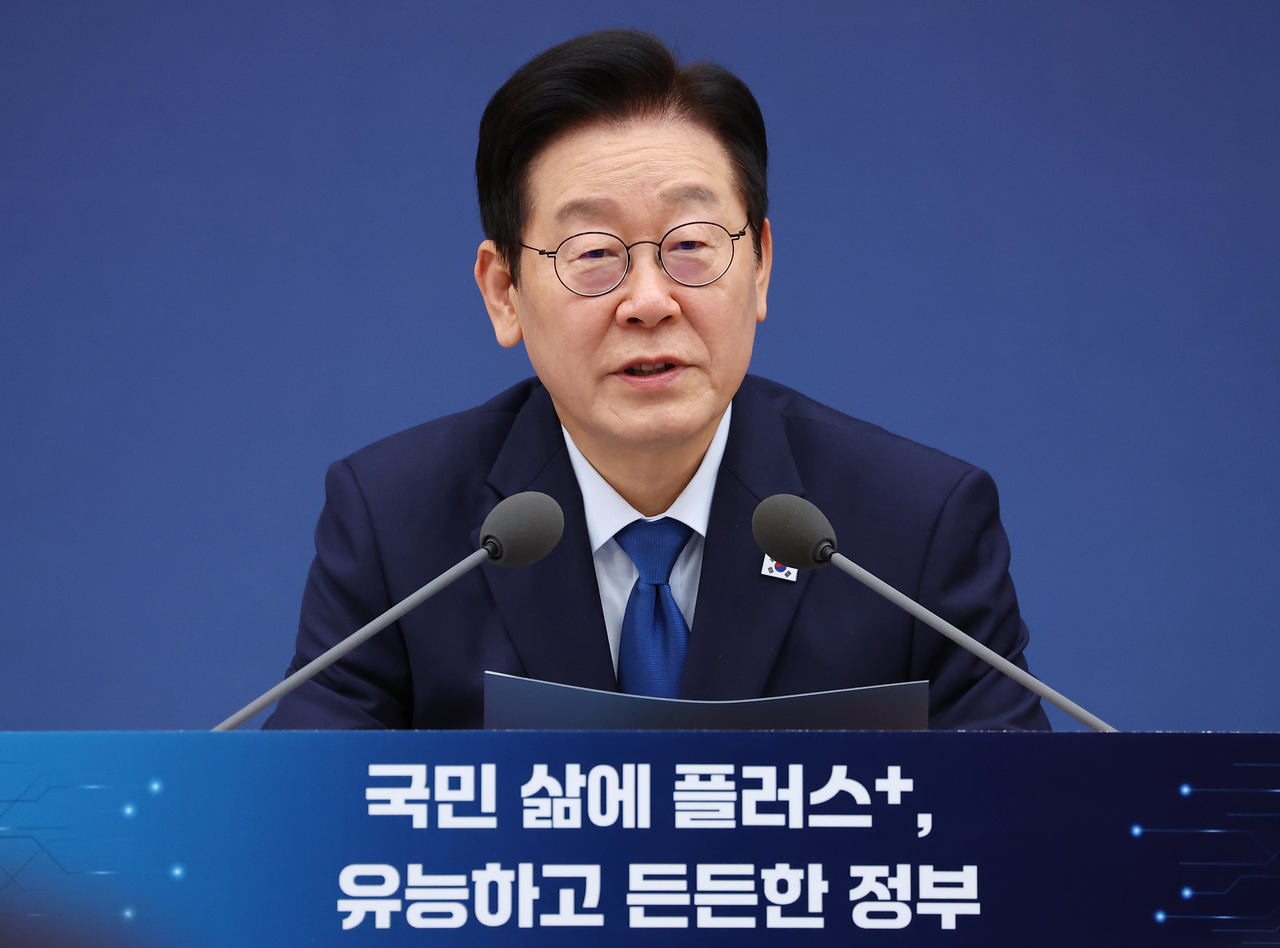 President Lee Jae Myung speaks during a policy briefing from the Ministry of Climate, Energy and Environment and other agencies on Wednesday. (Yonhap)