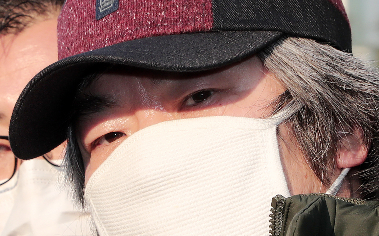 Cho Doo-soon, who was released from prison after serving 12 years for sexual assault of a child, is pictured after completing administrative procedures in Ansan, Gyeonggi Province, Dec. 12, 2020. (Joint Press Photo)