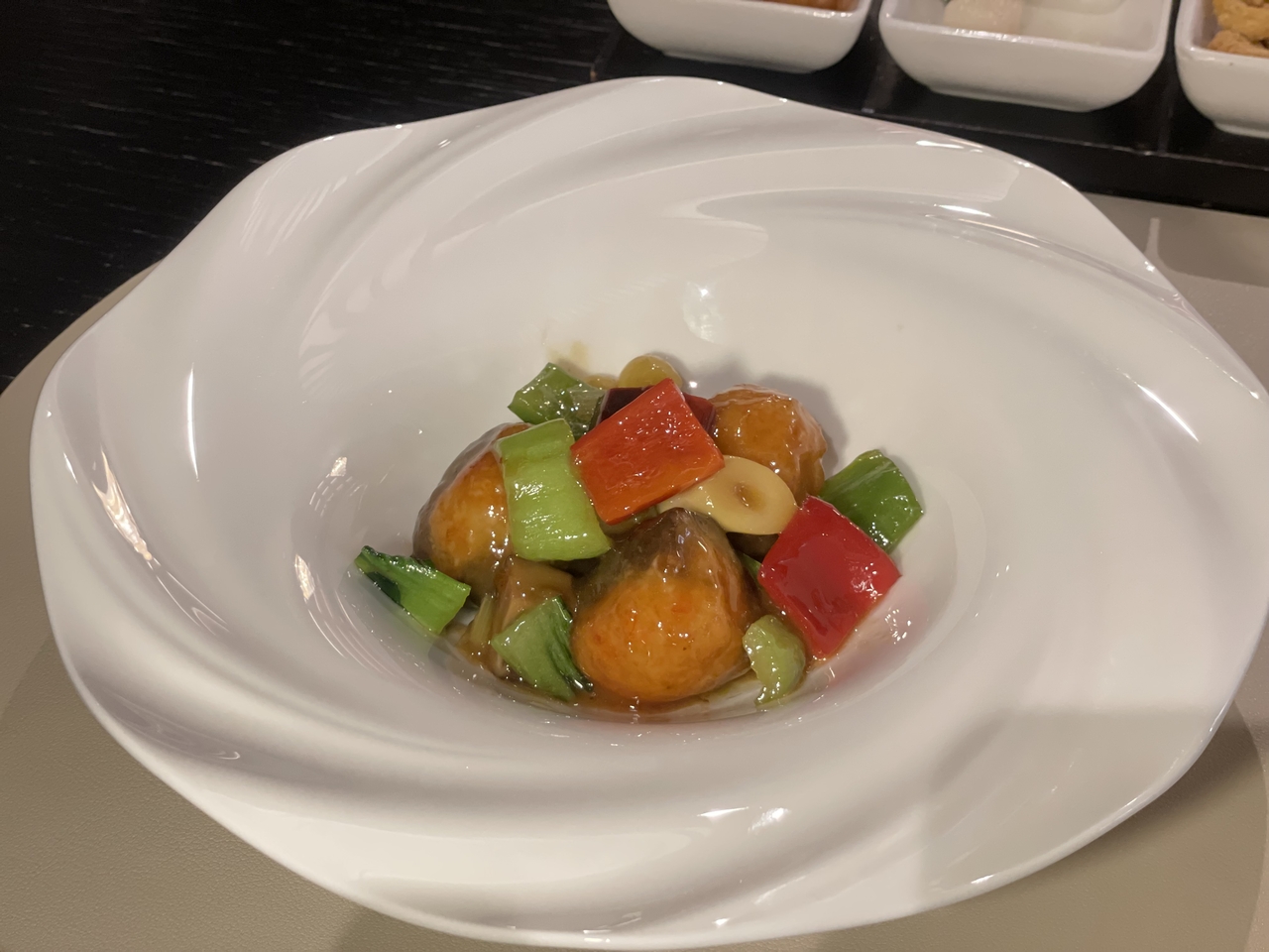 Fried sea cucumber rolls at Hobin (Hong Yoo/ The Korea Herald)