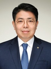 주은행은 17일 정기 주주총회를 열고 정일선(56) 부행장을 제15대 은행장으로 선임했다.