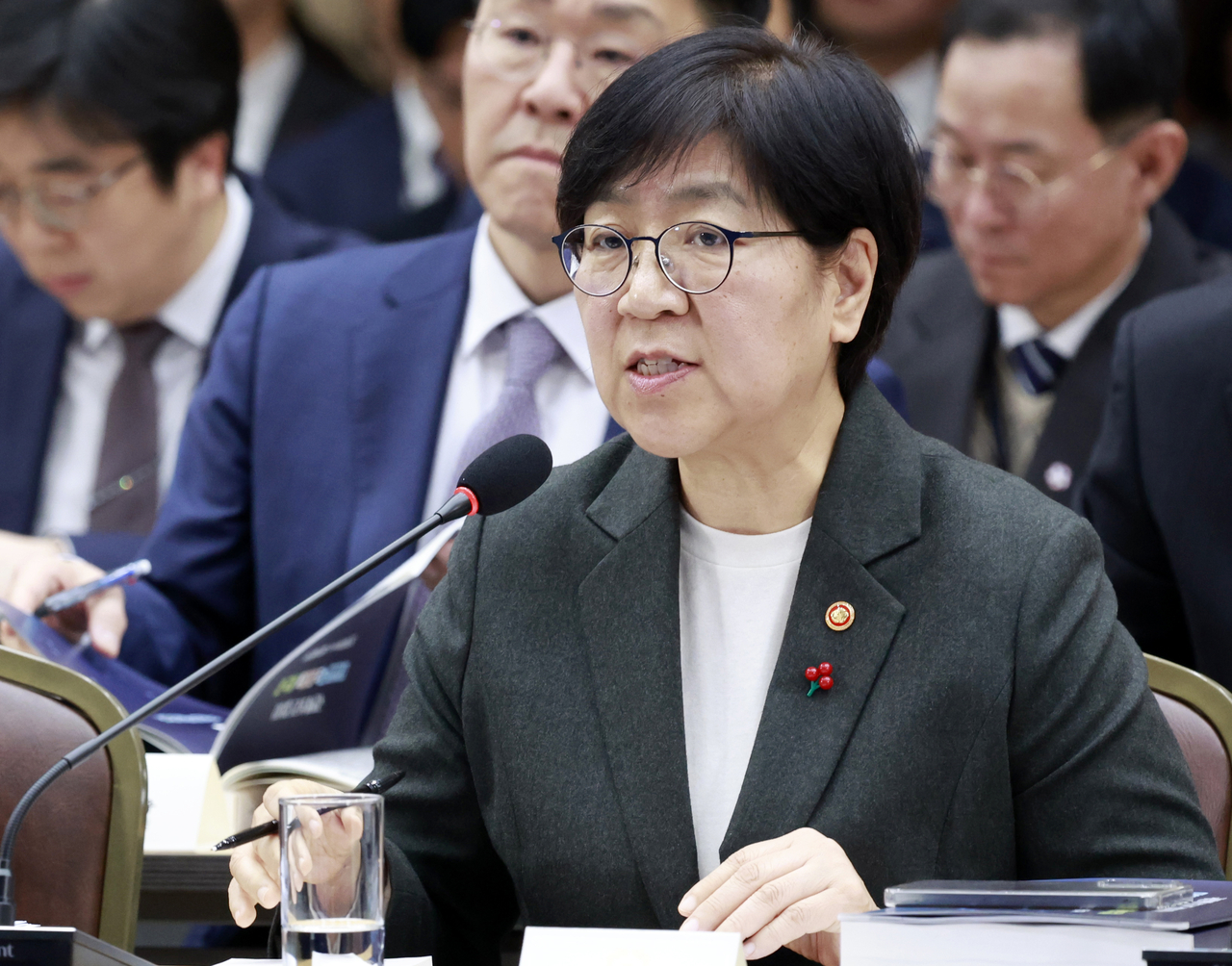 Health Minister Jeong Eun-kyeong speaks during a livestreamed policy breifing Tuesday in Sejong. (Yonhap)