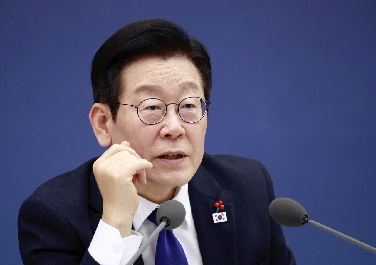 President Lee Jae Myung listens to Health Minister Jeong Eun-kyeong during a livestreamed policy briefing on Tuesday in Sejong. (Yonhap)