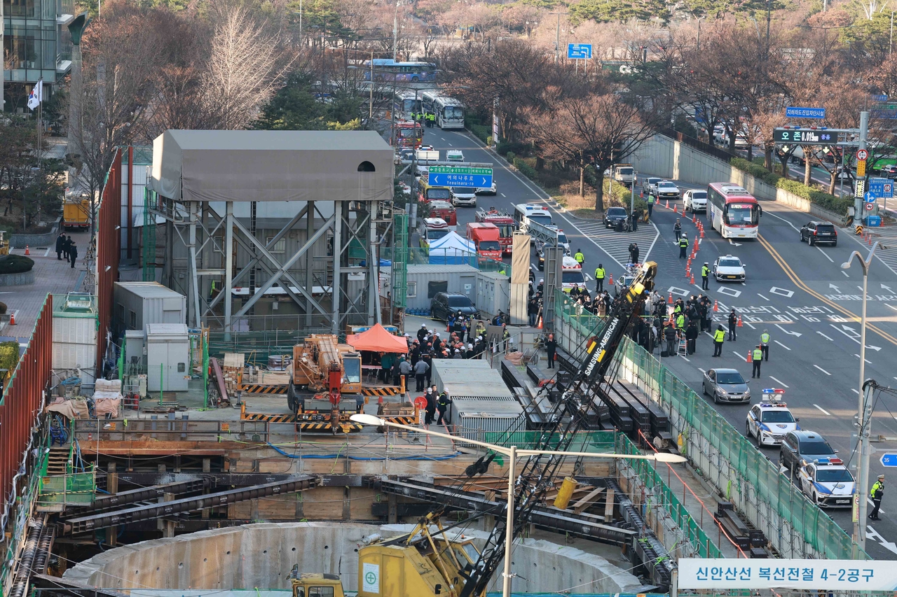 An above-ground view of the Shinansan Line construction site in Yeouido, central Seoul, on Thursday (Yonhap)