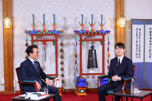 Faker shares thoughts about video game industry in talks with PM