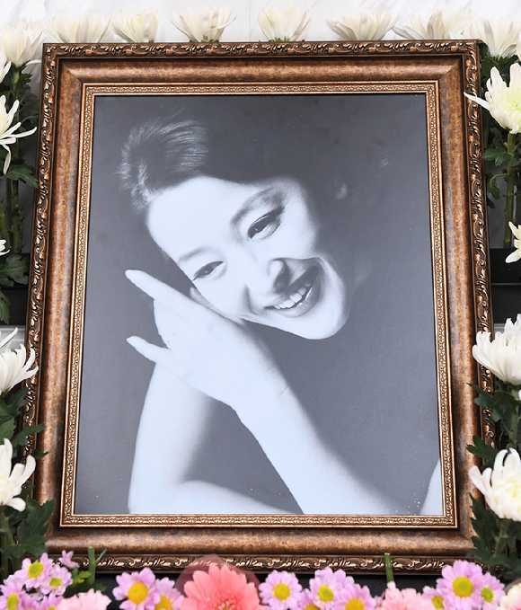 故 윤석화