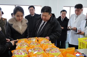 With daughter in tow, N. Korean leader attends factory openings for 2nd straight day