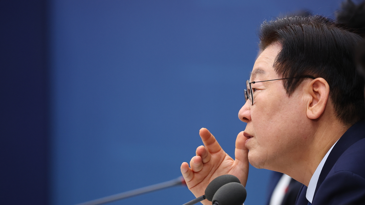 President Lee Jae Myung speaks during a policy briefing held in Sejong on Wednesday. (Yonhap)