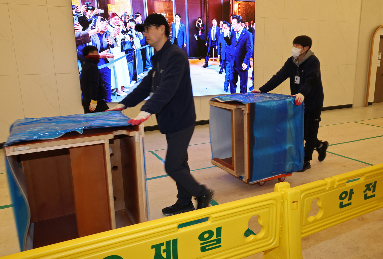Furniture is being carried out of the building that has been used as the presidential office since May 2022 in Yongsan-gu, Seoul, on Dec. 9. (Yonhap)