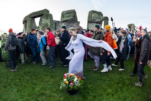 Thousands cheer as the sun rises on winter solstice at Stonehenge