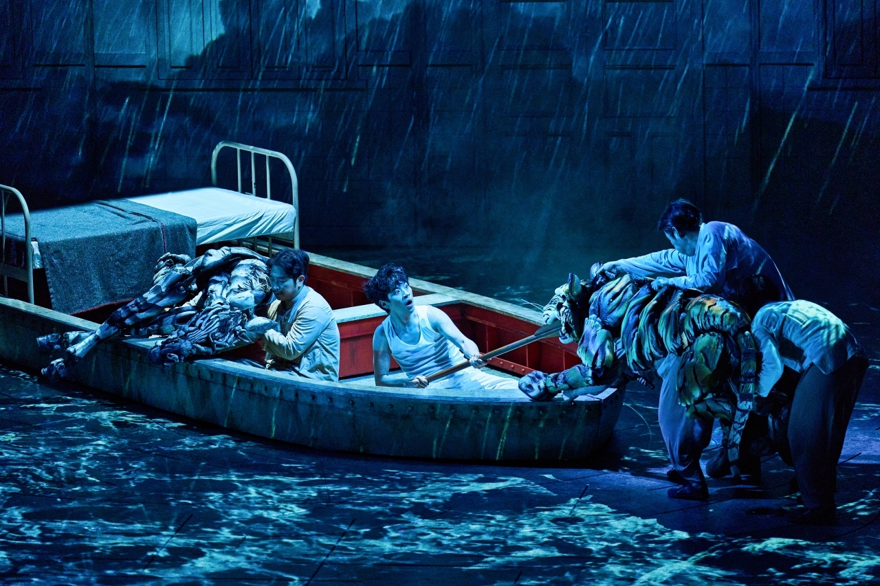 Park Jeong-min (center) performs in "Life of Pi." (S&Co.)