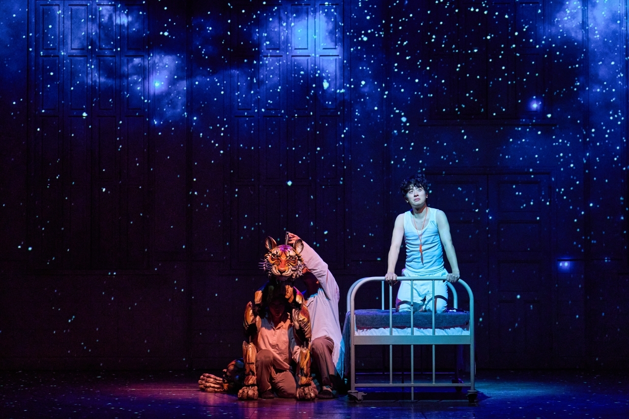 Park Jeong-min (right) performs in "Life of Pi." (S&Co.)