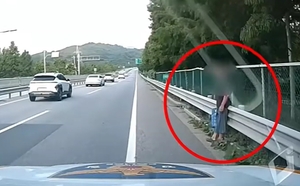 After walking 70 km, missing elderly man rescued from highway shoulder