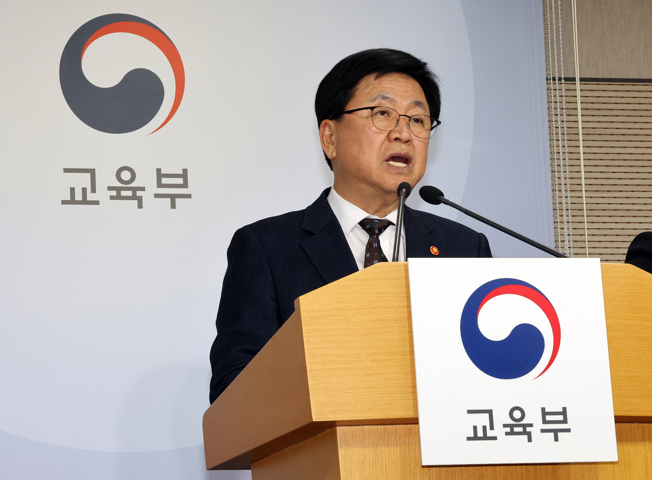 Education Minister Choi Kyo-jin announces the "AI for All Initiative" during a press conference at the Ministry of Education in Sejong on Nov. 10. (Yonhap)