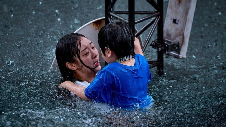 "The Great Flood," starring Kim Da-mi (left) and Kwon Eun-seong (Netflix)