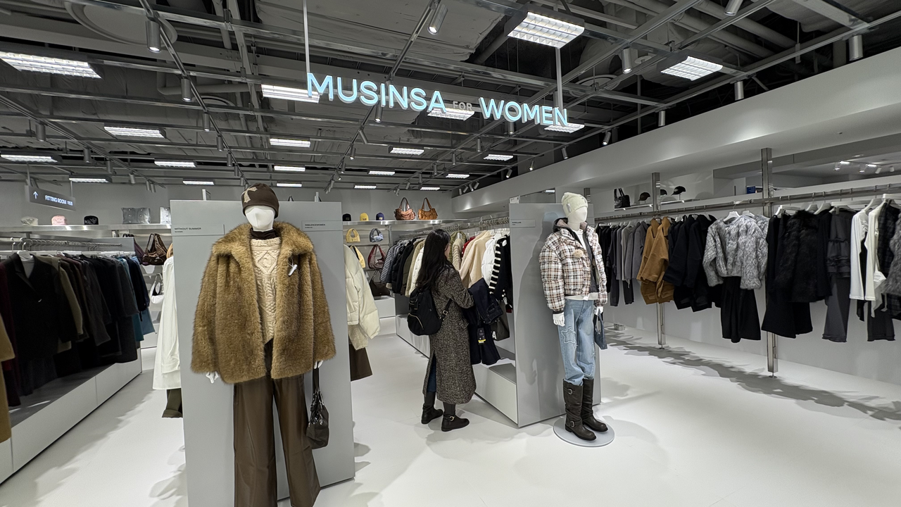 An inside view of the Musinsa Megastore at Yongsan's IPARK Mall ahead of its Dec. 11 opening (Herald DB)