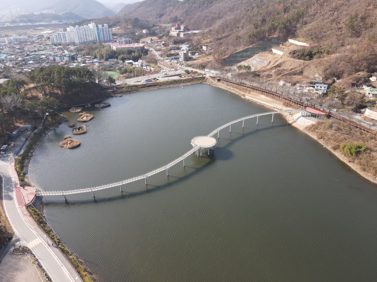 An aerial view of Kyodong Lake in Okcheon, North Chungcheong Province (Newsis)