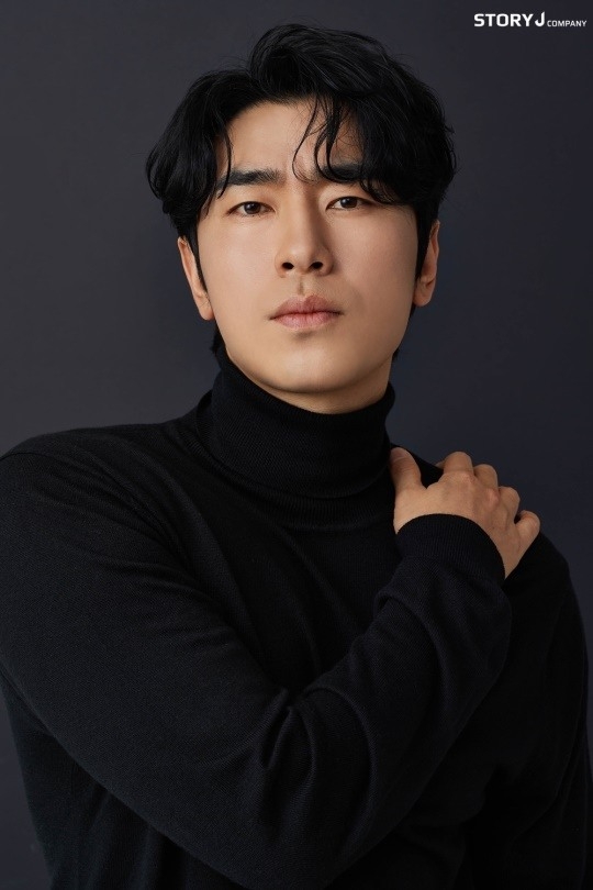 이시언/사진=스토리제이컴퍼니