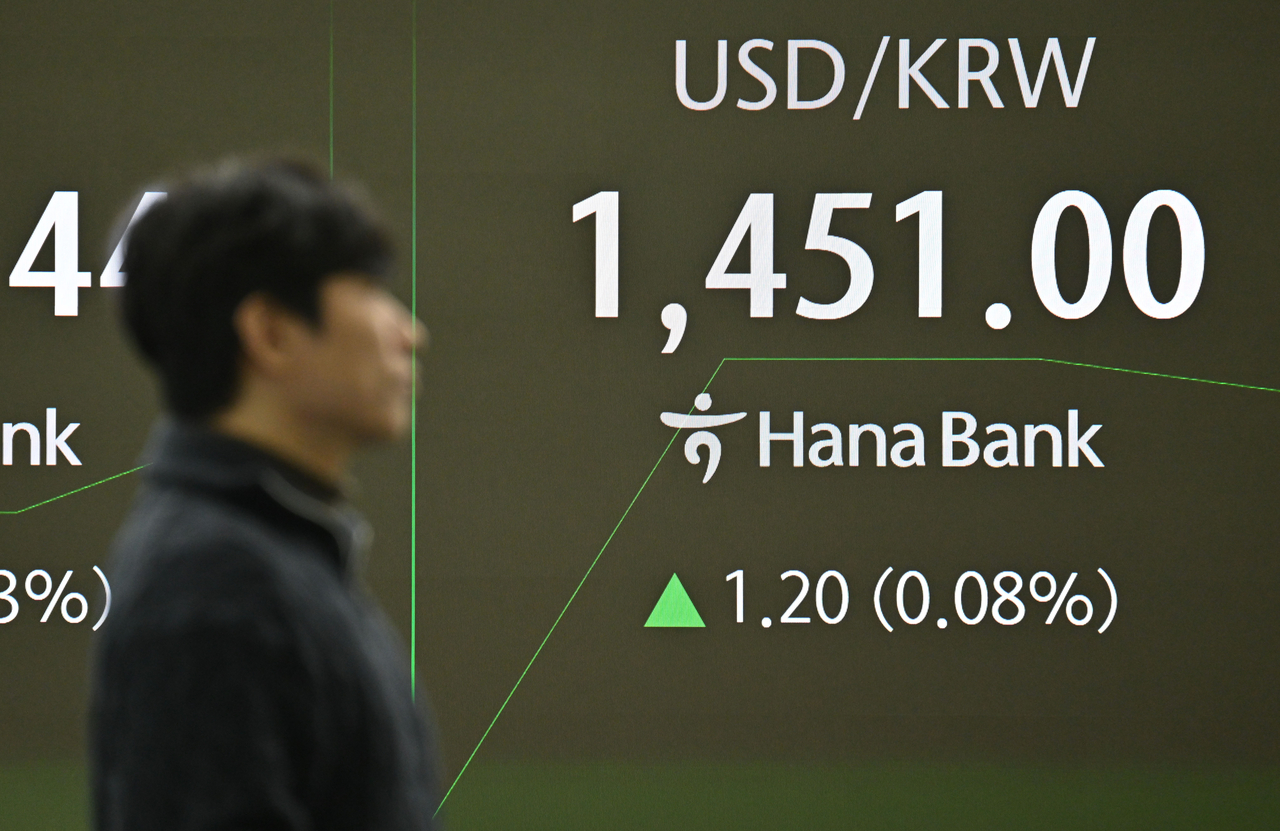 안 잡히는 환율, 역부족인 대책 [이슈앤뷰] - 헤럴드경제