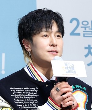 김동완, ‘가난밈’ 확산 비판 “타인의 결핍 소품으로 다뤄”