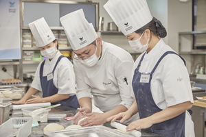 [Photo News] Bakery training for soldiers