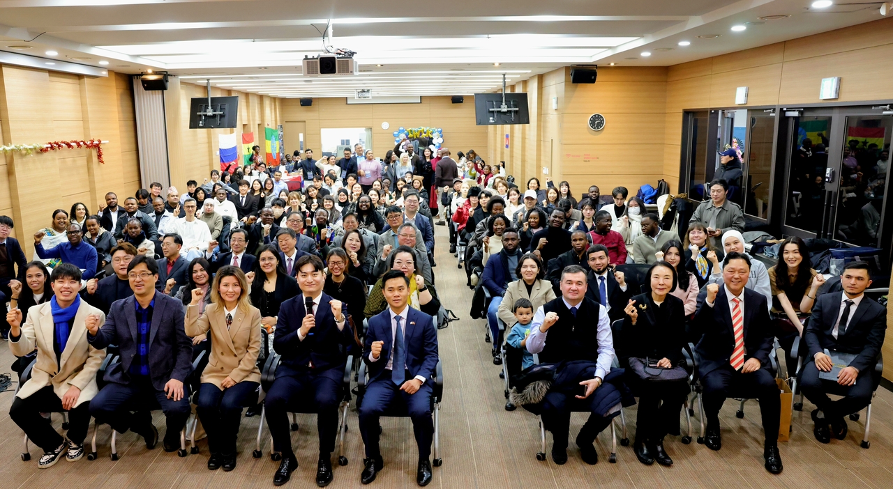 Award recipients, invited guests and participants pose for a group photo after the first session of the 2025 International World in Korea Awards Ceremony & International Exchange Day in Seoul on Dec. 20. (Courtesy of International World in Korea)