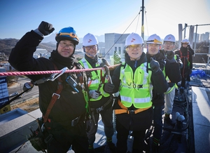 [Photo News] Ready for year-end traffic surge