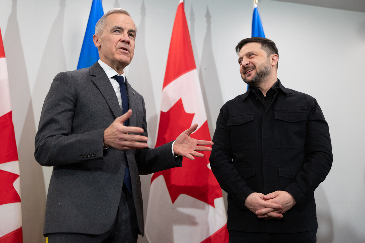 Canadian Prime Minister Mark Carney (left) and Ukrainian President Volodymyr Zelenskyy hold a news conference in Halifax, Nova Scotia, Canada, Saturday. (AP-Yonhap)