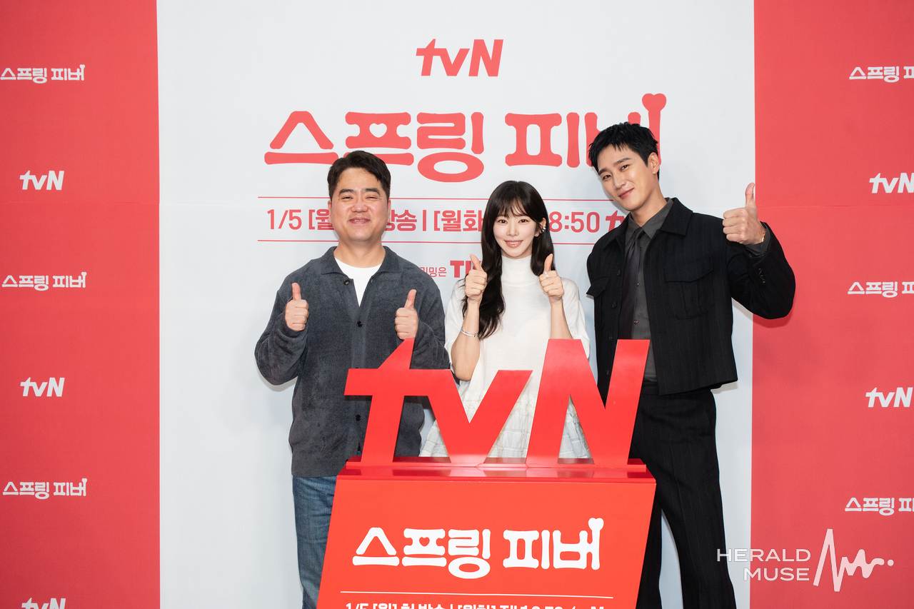 박원국 감독, 이주빈, 안보현/사진=tvN
