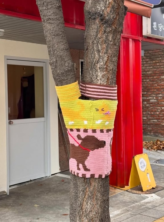 Joo’s tree cosy features animals she frequently encounters in Seochon, such as dogs and cats. (Courtesy of Joo)